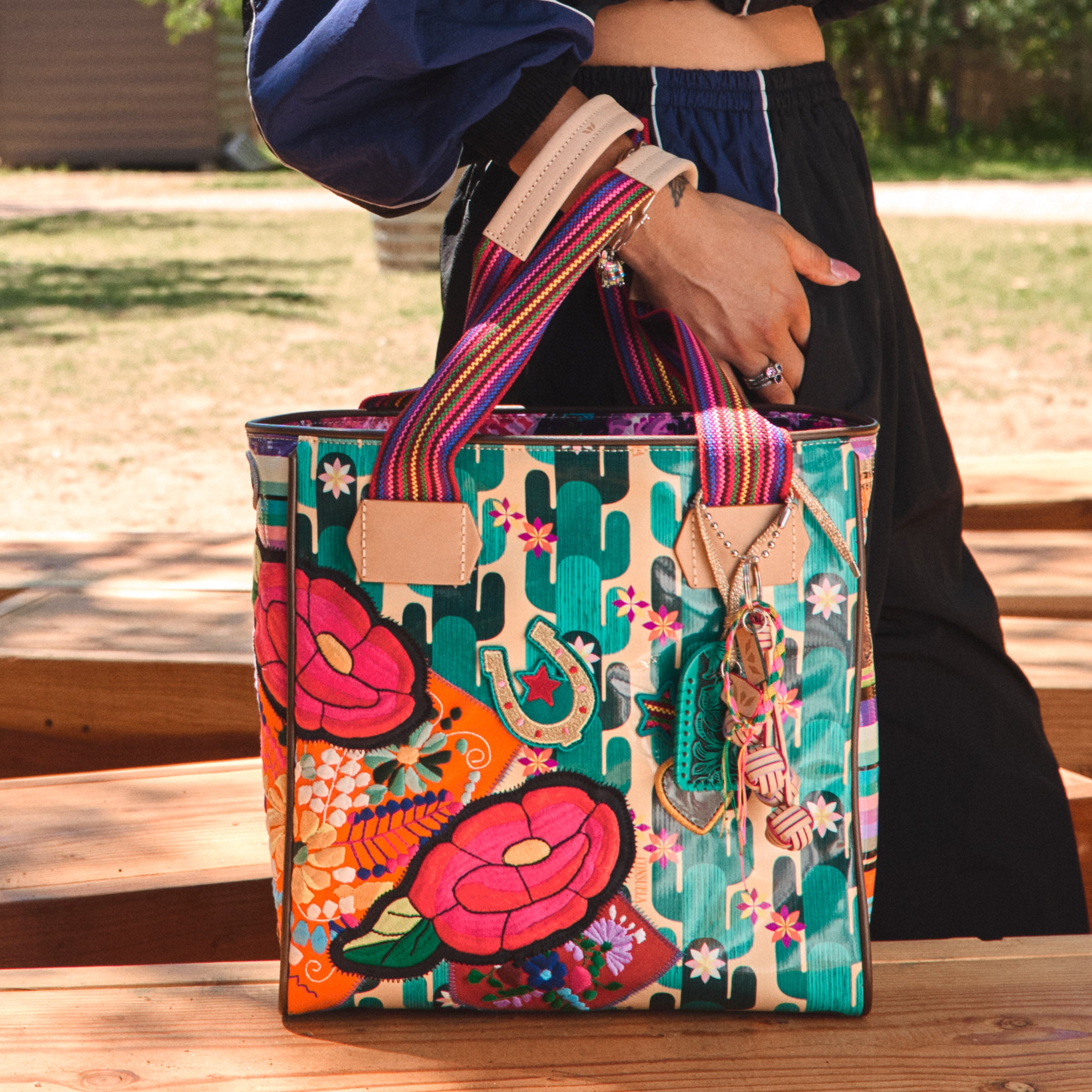 Dezi Classic Tote - Image 3